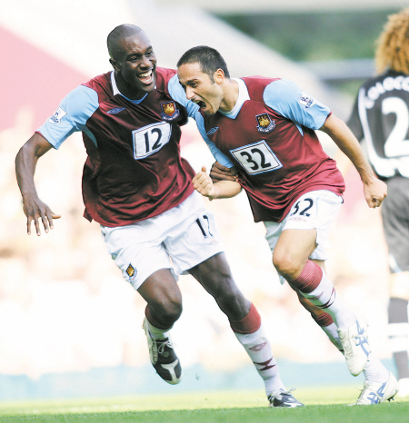 “苏超”决赛进行在即，人民海军泰州舰、南通舰为主队加油