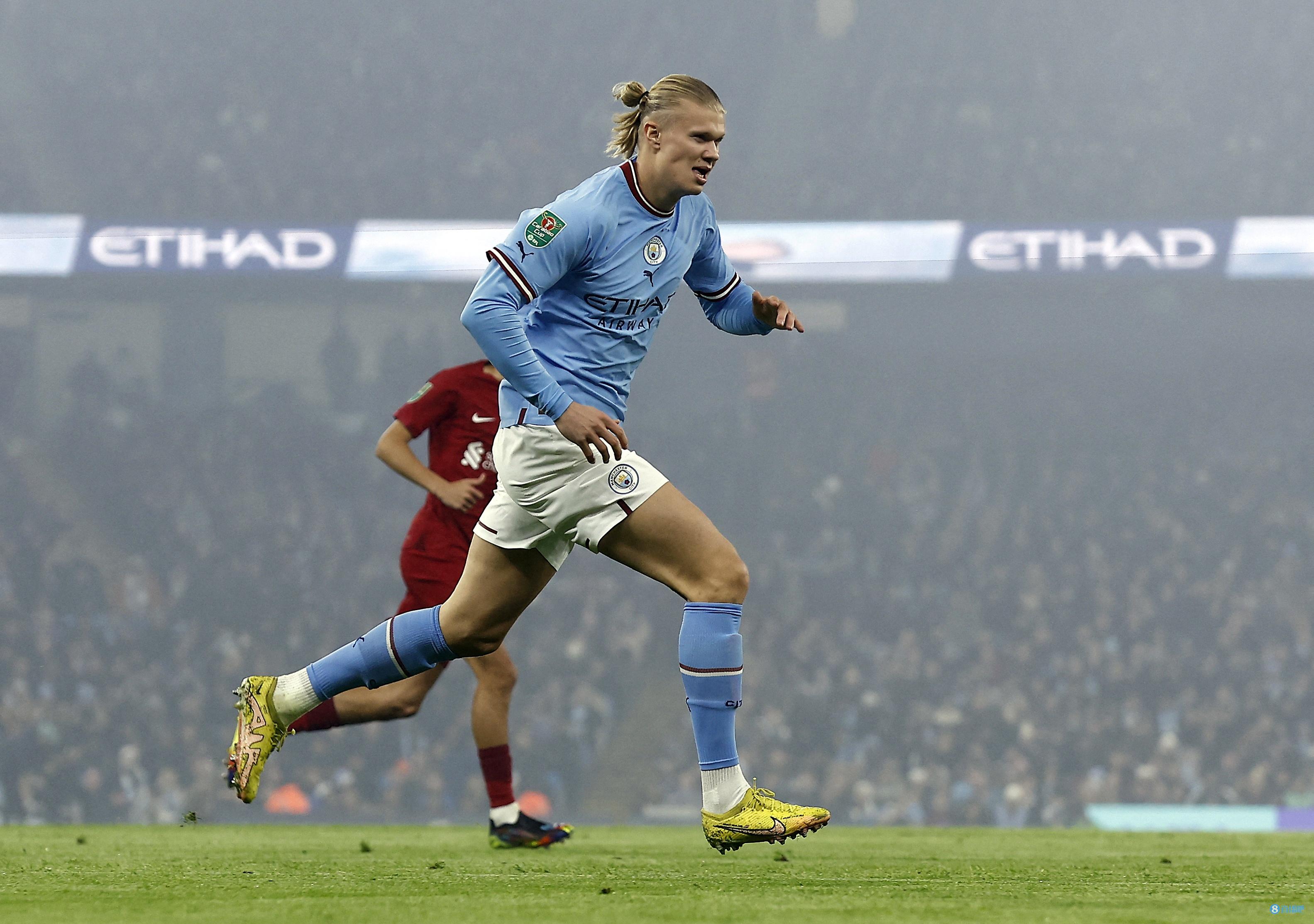 前锋连续助攻，团队配合默契