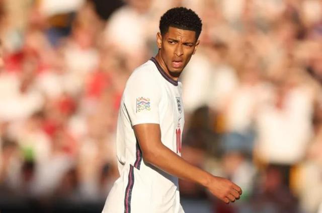 金州勇士巴特勒砍下24分10助攻，鹈鹕锡安25分，双方激烈对决。