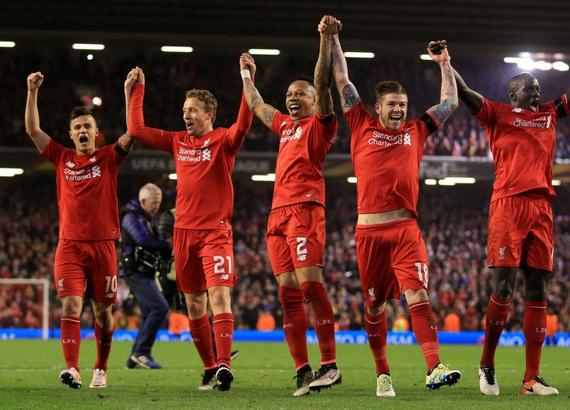 阿图什杯球员进球后跑上看台给母亲献花，后两黄变一红被罚下